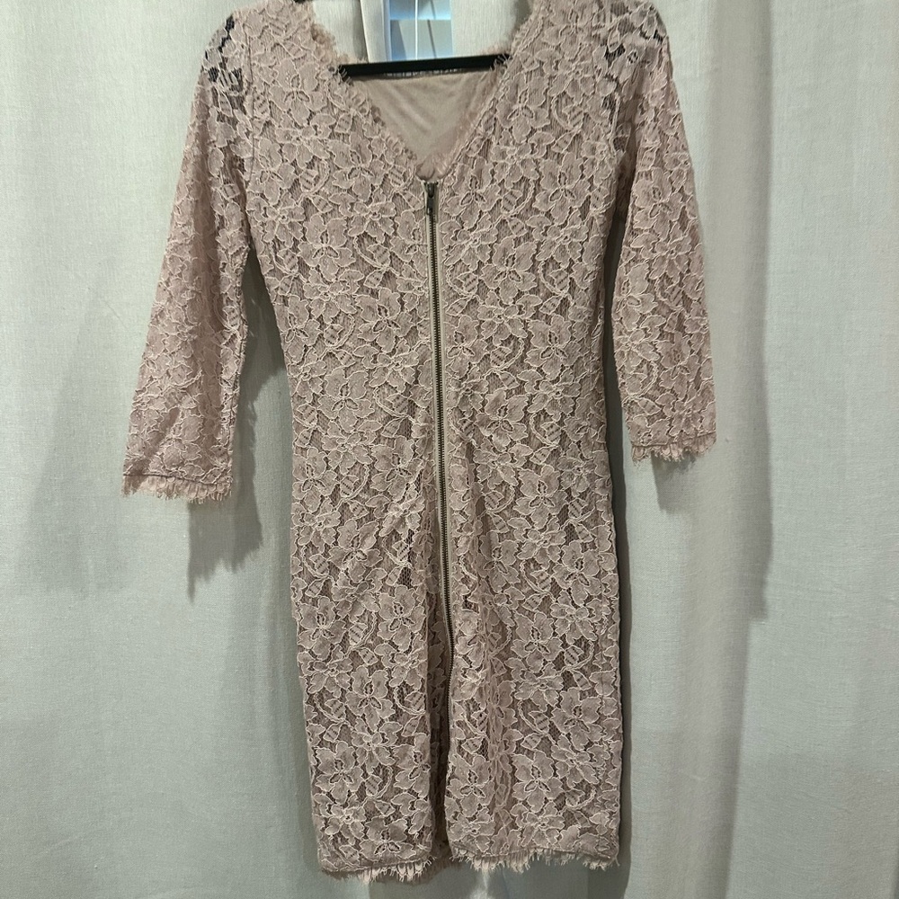 Diane vonFurstenbeeg lace dress - Picture 4 of 4